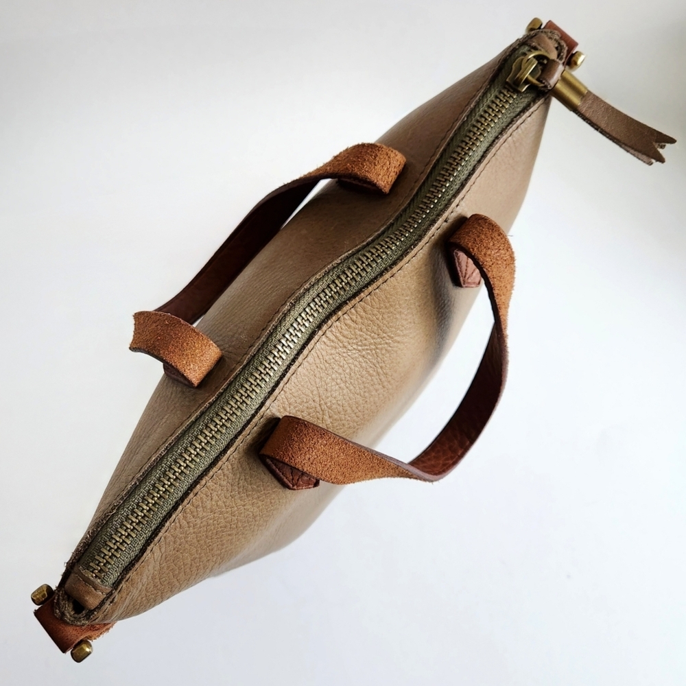 Madewell Transport Neutral Olive Leather Bag With Removable Crossbody Strap - Picture 9 of 16